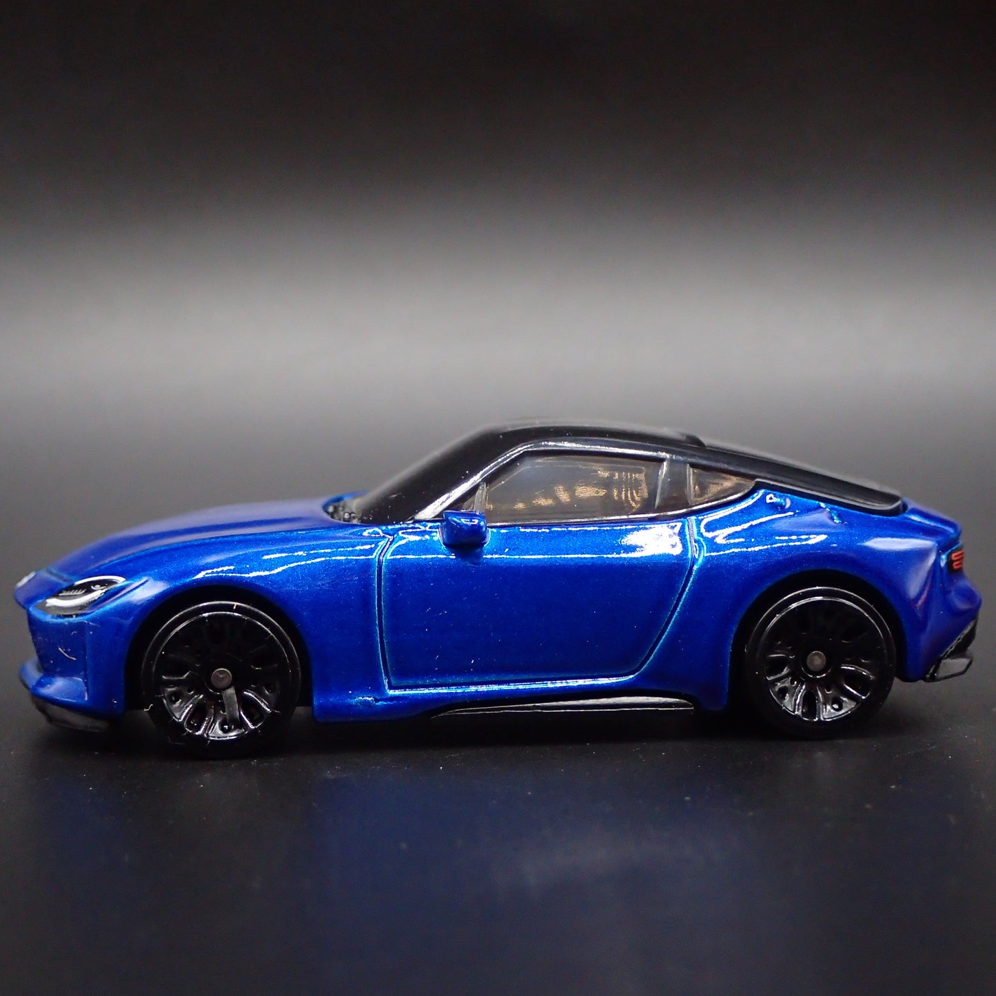 2023 - 2025 NISSAN Z BLUE 1:64 SCALE COLLECTIBLE DIORAMA DIECAST MODEL CAR
