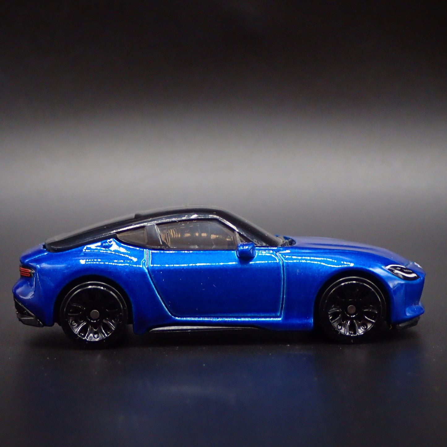2023 - 2025 NISSAN Z BLUE 1:64 SCALE COLLECTIBLE DIORAMA DIECAST MODEL CAR