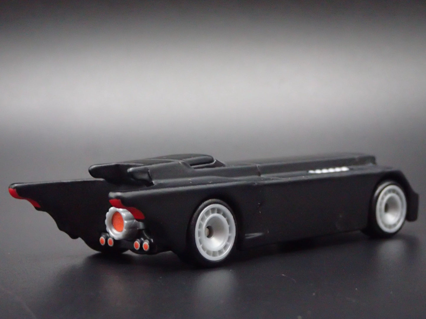BATMAN THE ANIMATED SERIES BATMOBILE BLACK 1:64 SCALE DIORAMA DIECAST MODEL CAR