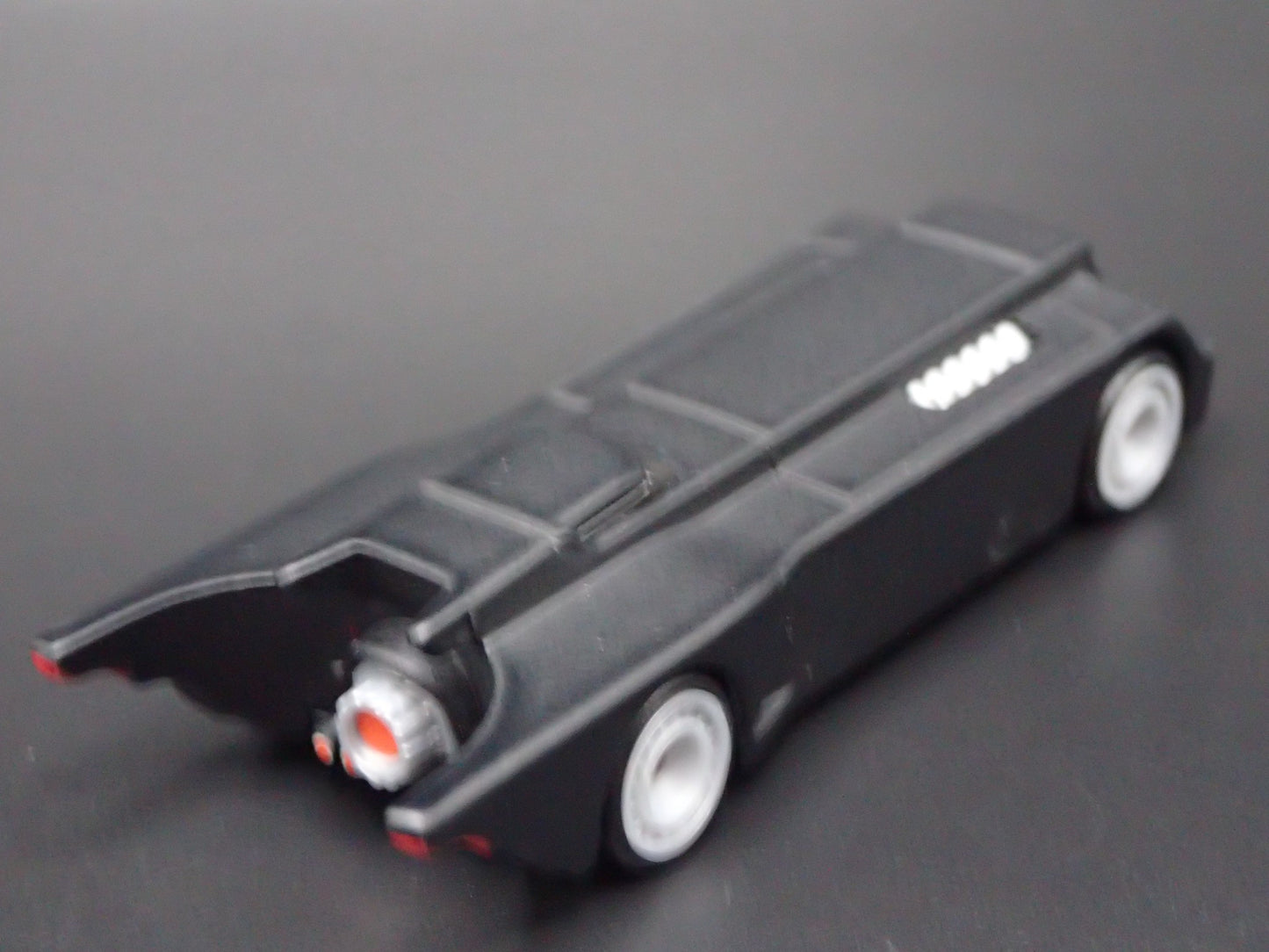 BATMAN THE ANIMATED SERIES BATMOBILE BLACK 1:64 SCALE DIORAMA DIECAST MODEL CAR