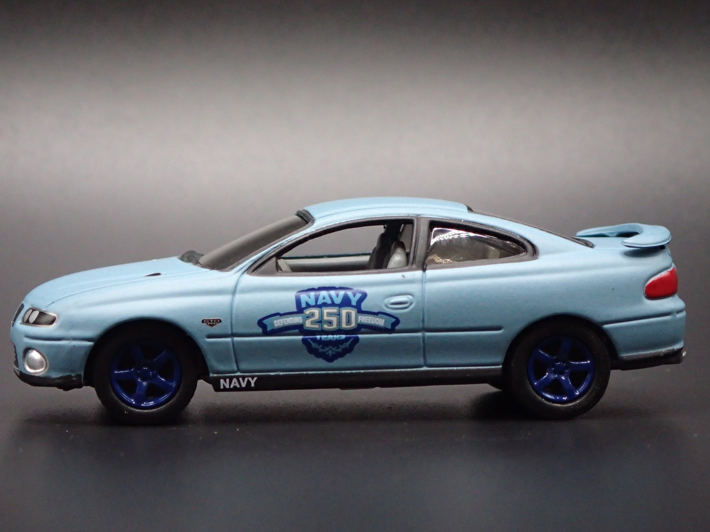 2004-2006 PONTIAC GTO NAVY 250TH ANNIVERSARY BLUE 1:64 SCALE DIECAST MODEL CAR