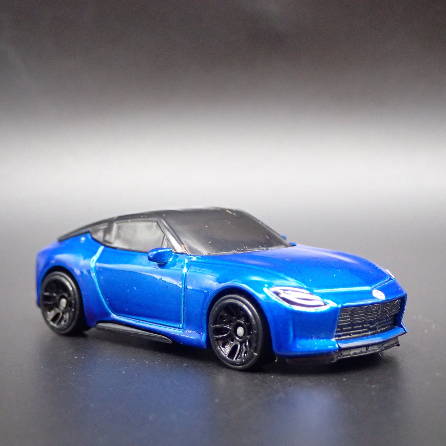 2023 - 2025 NISSAN Z BLUE 1:64 SCALE COLLECTIBLE DIORAMA DIECAST MODEL CAR