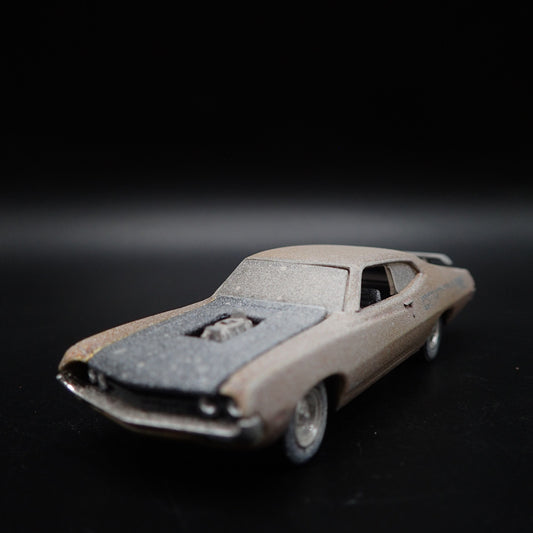 1970 70 FORD TORINO COBRA CUSTOM BARN FIND 1:64 SCALE DIORAMA DIECAST MODEL CAR