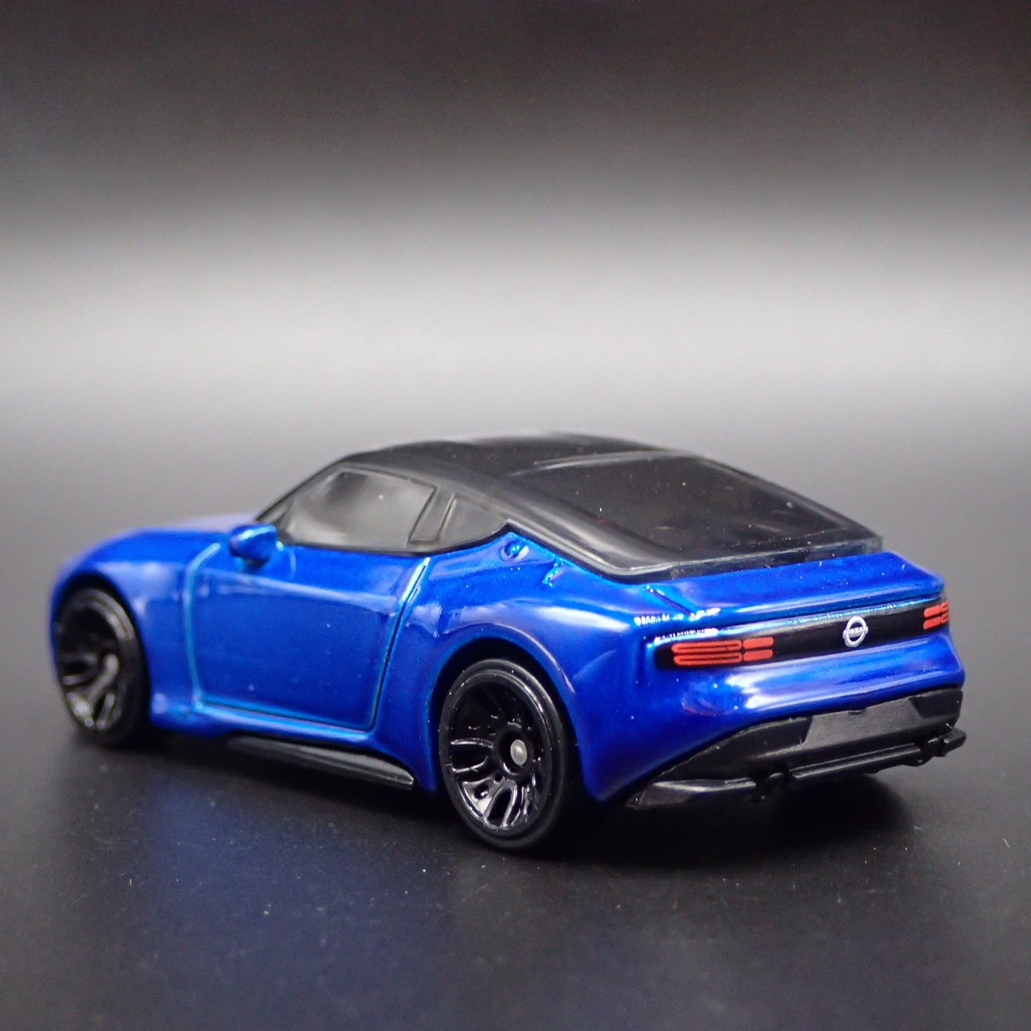 2023 - 2025 NISSAN Z BLUE 1:64 SCALE COLLECTIBLE DIORAMA DIECAST MODEL CAR
