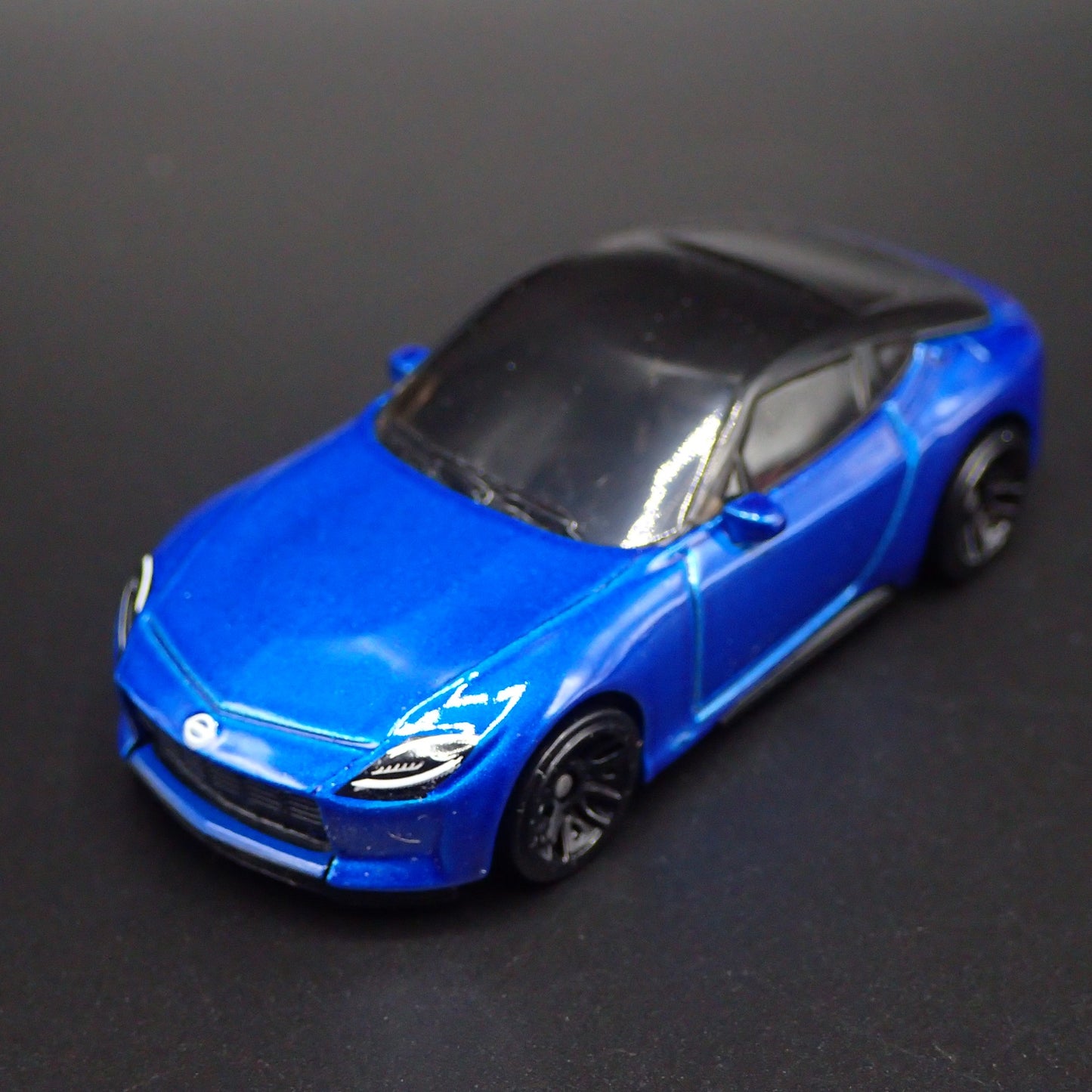 2023 - 2025 NISSAN Z BLUE 1:64 SCALE COLLECTIBLE DIORAMA DIECAST MODEL CAR