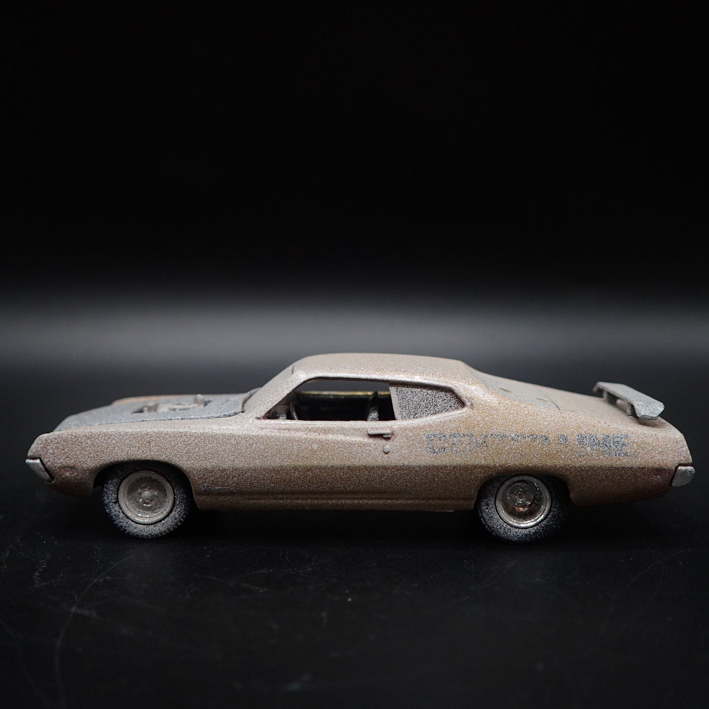 1970 70 FORD TORINO COBRA CUSTOM BARN FIND 1:64 SCALE DIORAMA DIECAST MODEL CAR