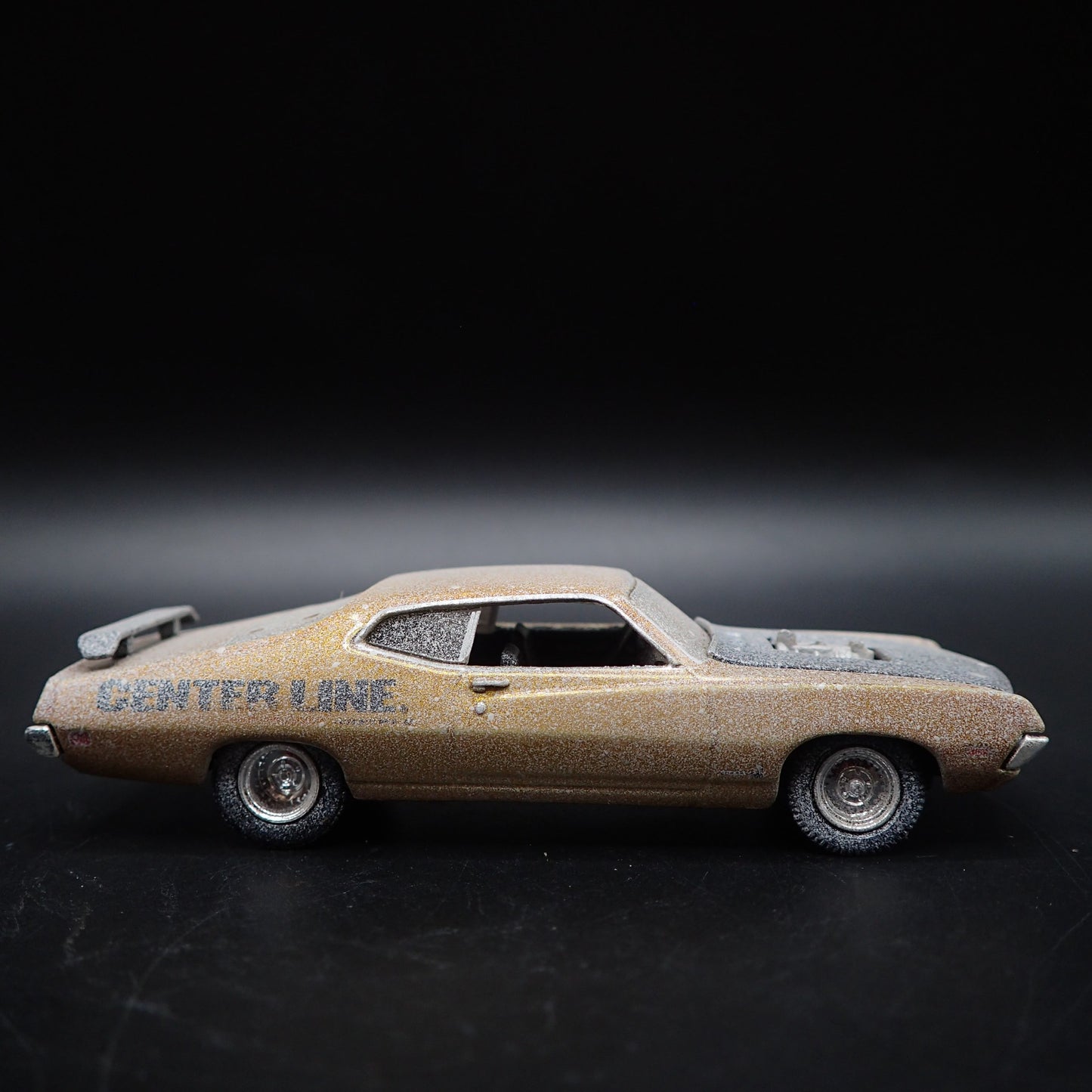 1970 70 FORD TORINO COBRA CUSTOM BARN FIND 1:64 SCALE DIORAMA DIECAST MODEL CAR