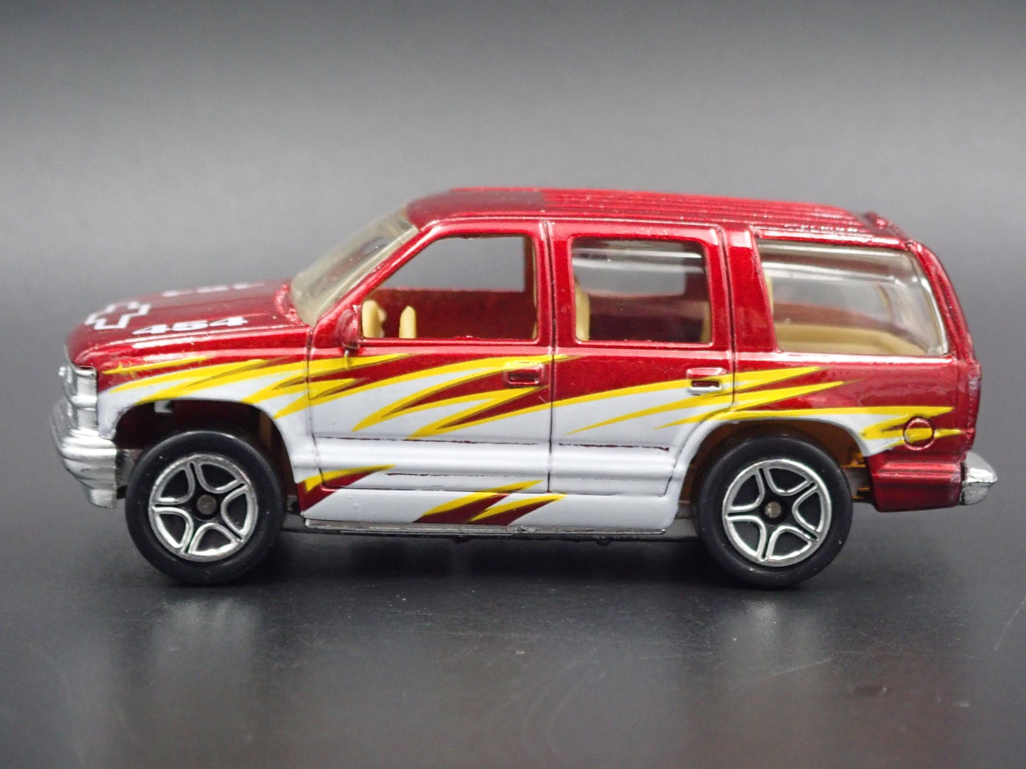 1997 97 CHEVY CHEVROLET TAHOE BURGUNDY 1:64 SCALE DIORAMA DIECAST MODEL CAR