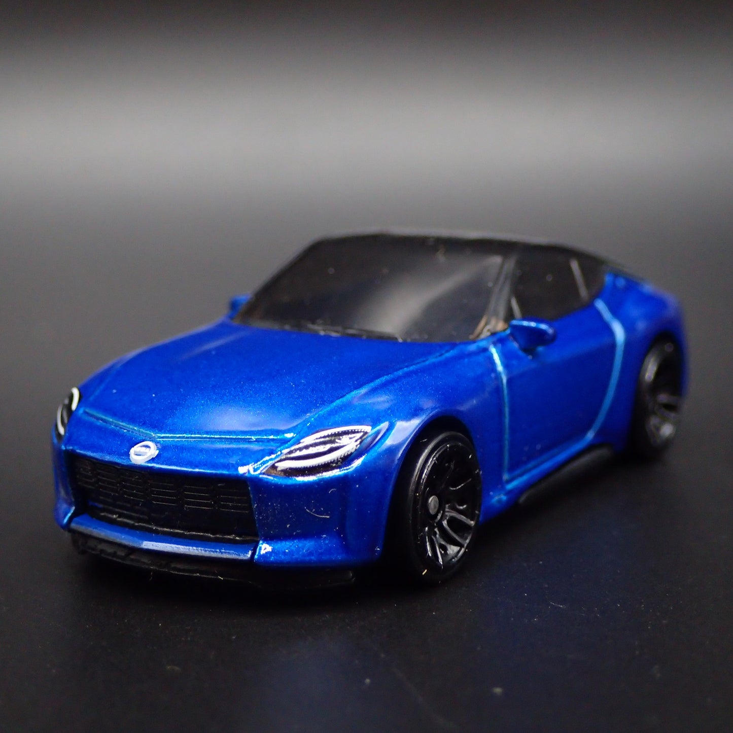 2023 - 2025 NISSAN Z BLUE 1:64 SCALE COLLECTIBLE DIORAMA DIECAST MODEL CAR