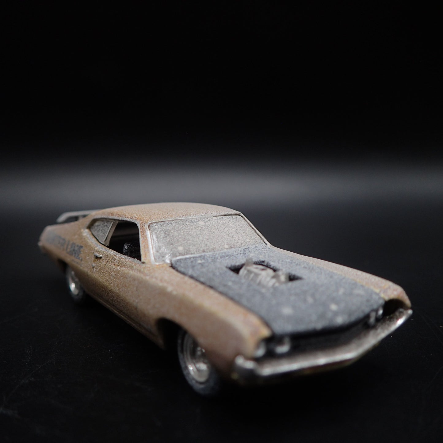 1970 70 FORD TORINO COBRA CUSTOM BARN FIND 1:64 SCALE DIORAMA DIECAST MODEL CAR