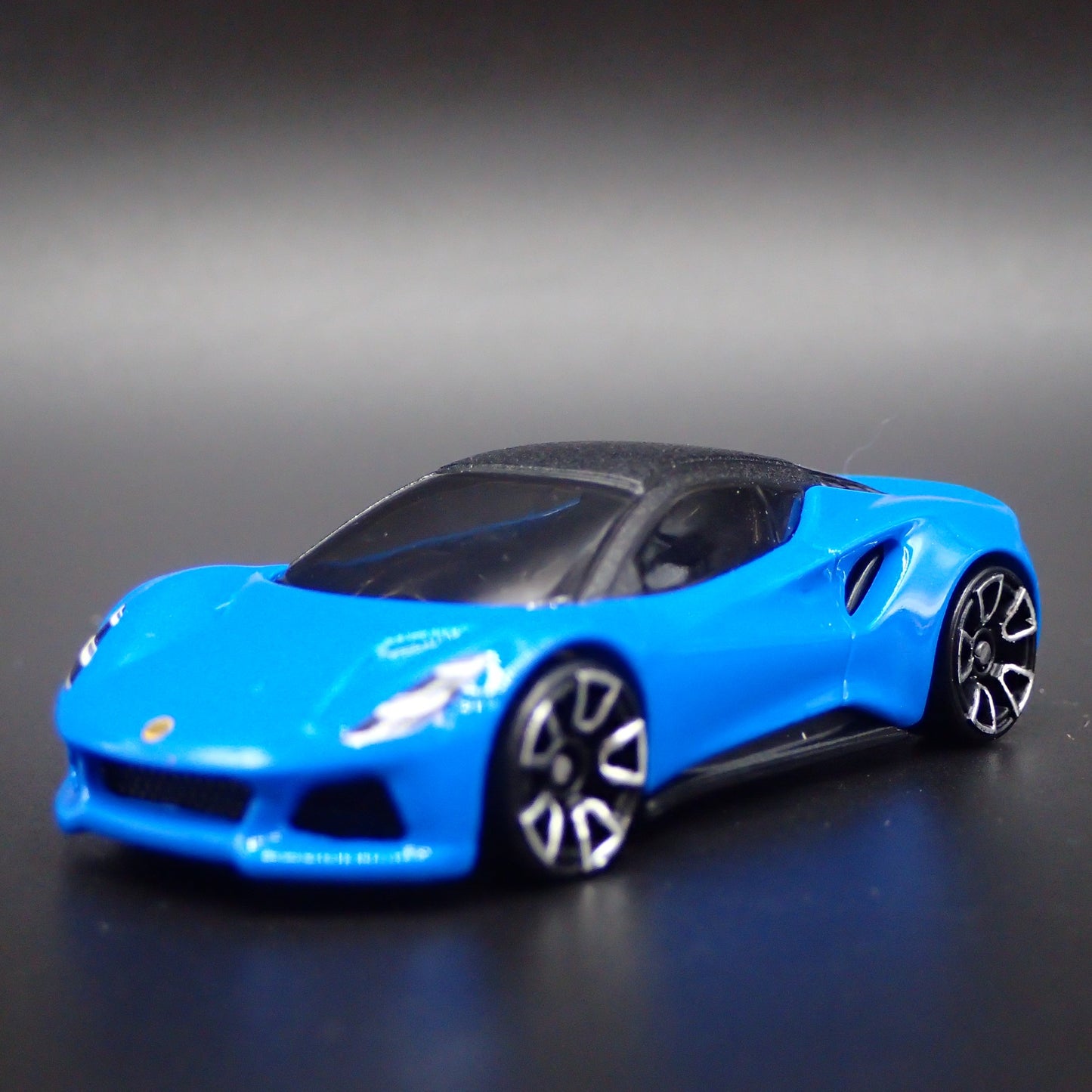 2021-2025 LOTUS EMIRA BLUE 1/64 SCALE COLLECTIBLE DIORAMA DIECAST MODEL CAR