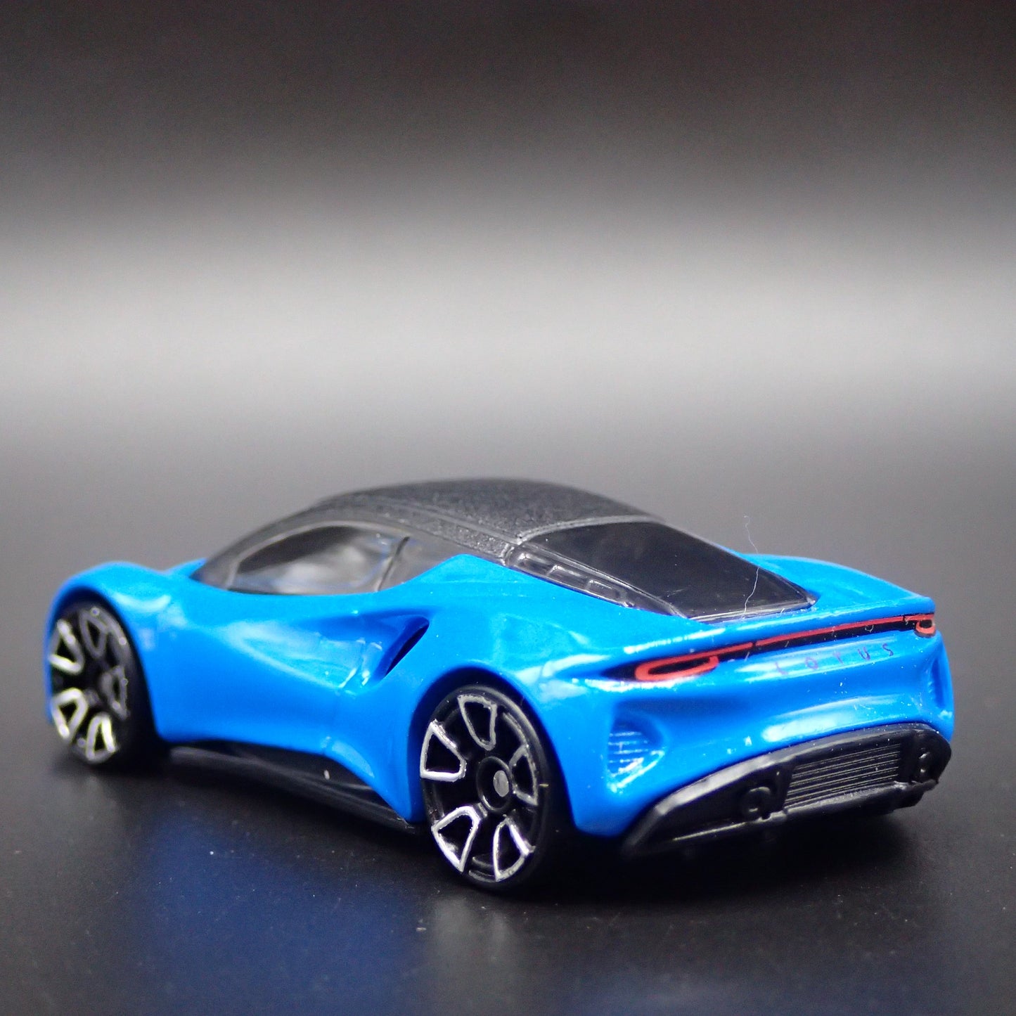 2021-2025 LOTUS EMIRA BLUE 1/64 SCALE COLLECTIBLE DIORAMA DIECAST MODEL CAR