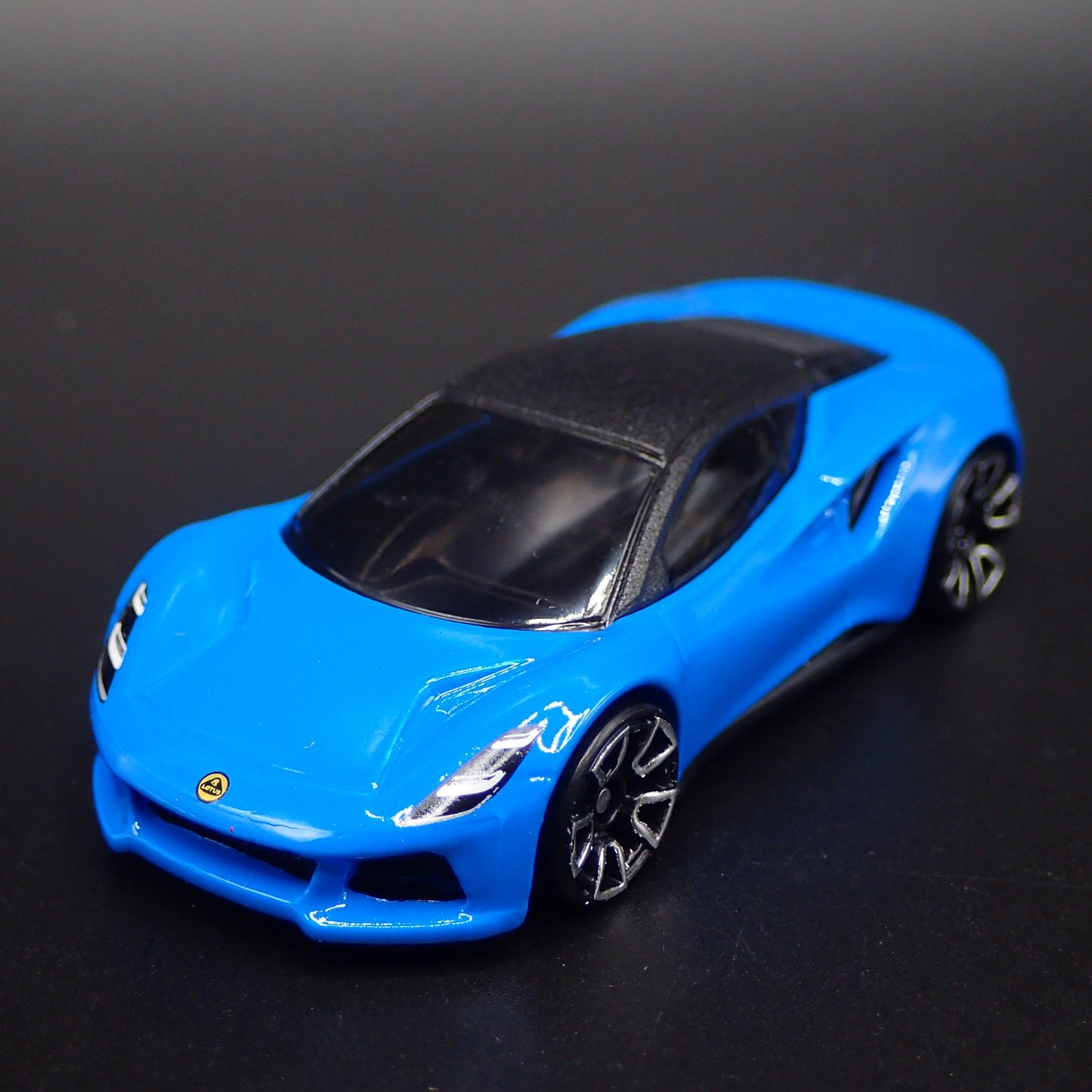 2021-2025 LOTUS EMIRA BLUE 1/64 SCALE COLLECTIBLE DIORAMA DIECAST MODEL CAR