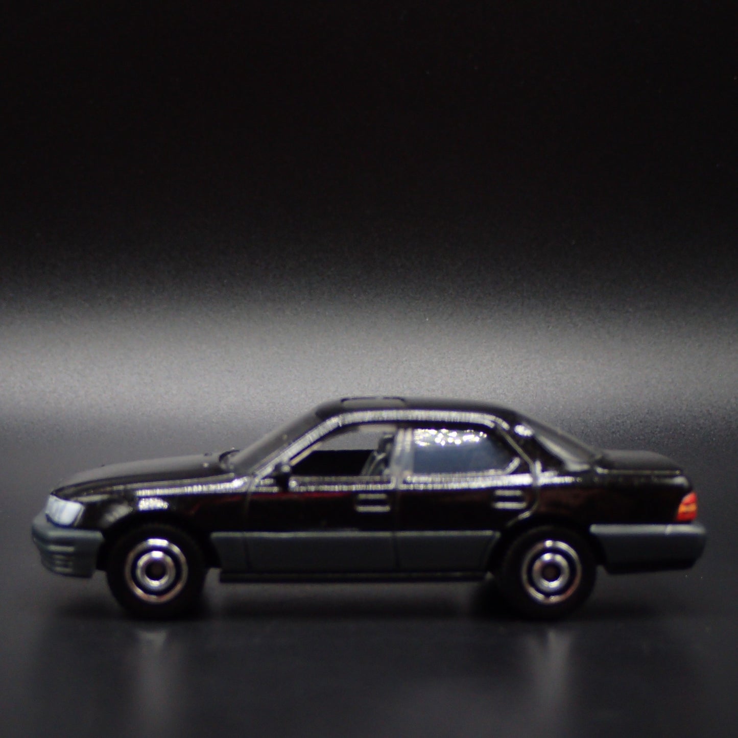 1992-1994 LEXUS LS 400 LS400 BLACK 1/64 SCALE COLLECTIBLE DIECAST MODEL CAR