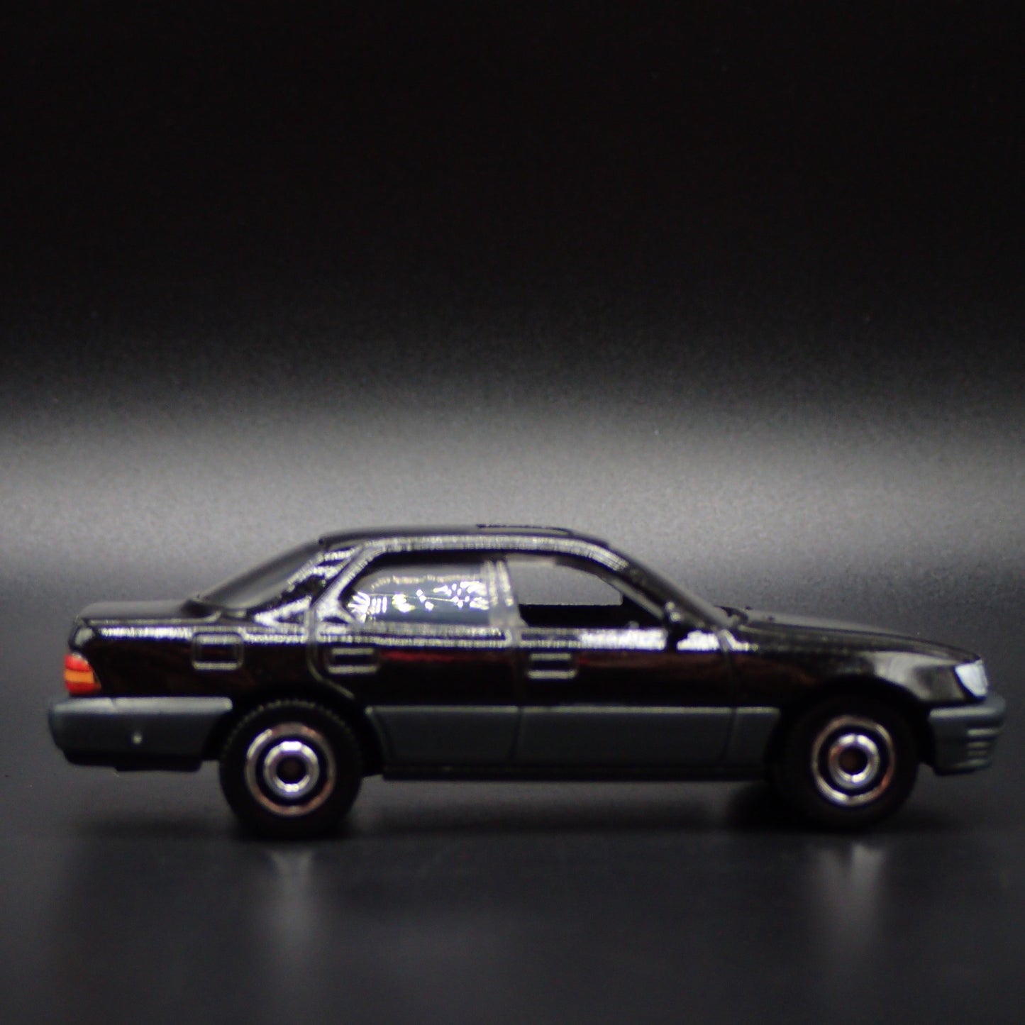 1992-1994 LEXUS LS 400 LS400 BLACK 1/64 SCALE COLLECTIBLE DIECAST MODEL CAR