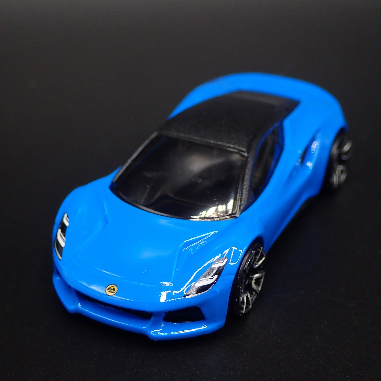2021-2025 LOTUS EMIRA BLUE 1/64 SCALE COLLECTIBLE DIORAMA DIECAST MODEL CAR