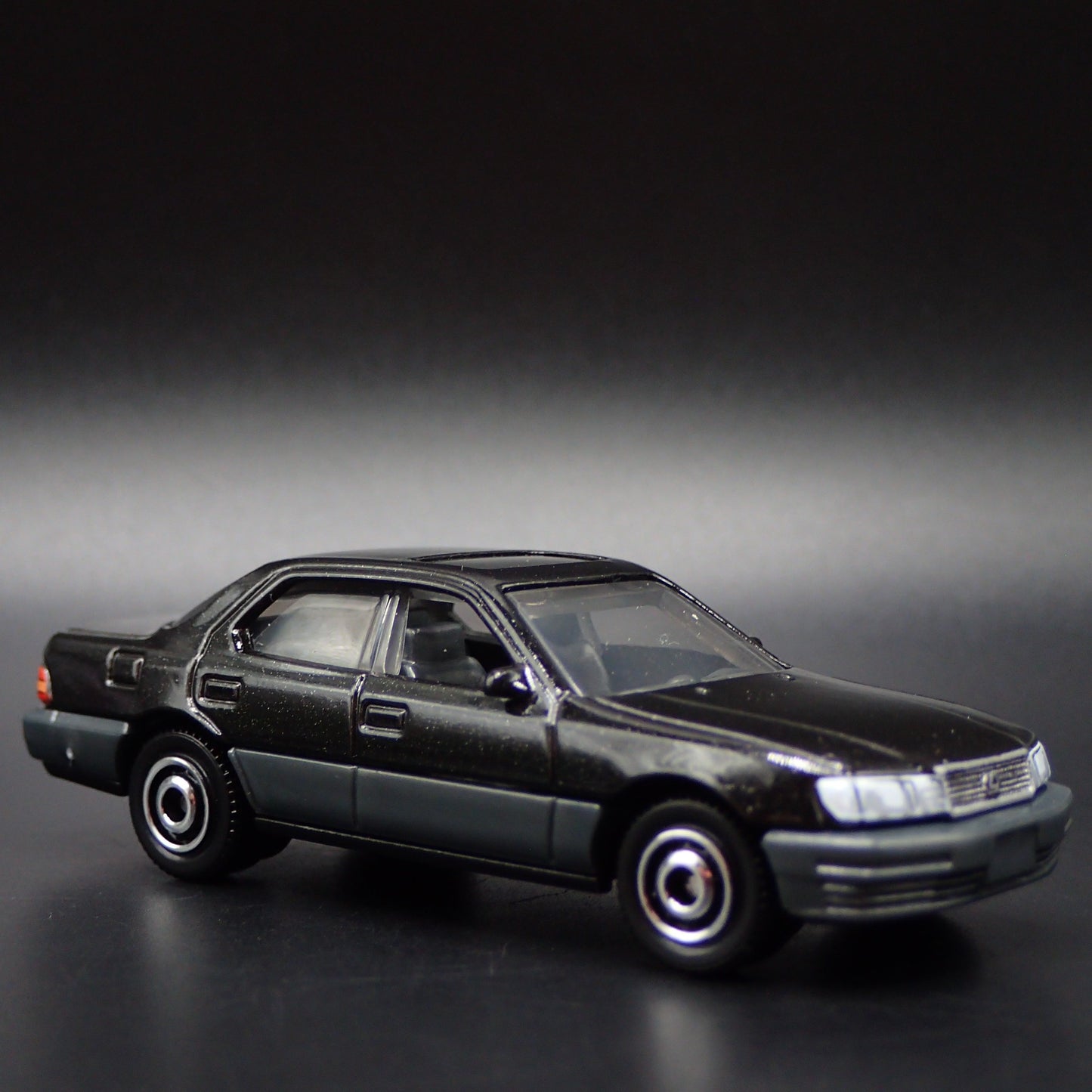 1992-1994 LEXUS LS 400 LS400 BLACK 1/64 SCALE COLLECTIBLE DIECAST MODEL CAR