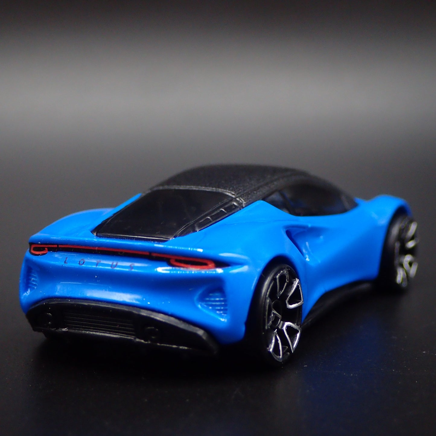 2021-2025 LOTUS EMIRA BLUE 1/64 SCALE COLLECTIBLE DIORAMA DIECAST MODEL CAR