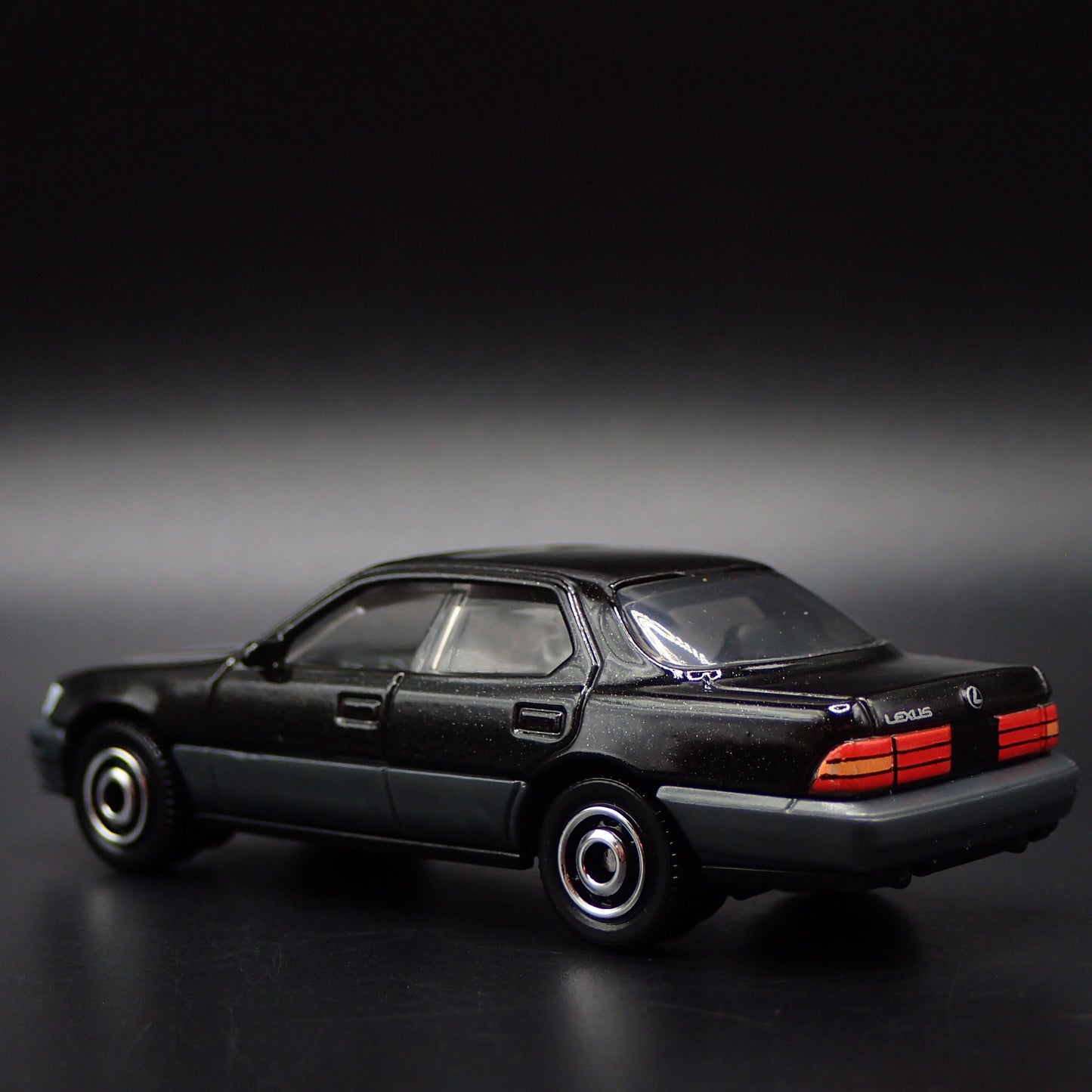 1992-1994 LEXUS LS 400 LS400 BLACK 1/64 SCALE COLLECTIBLE DIECAST MODEL CAR