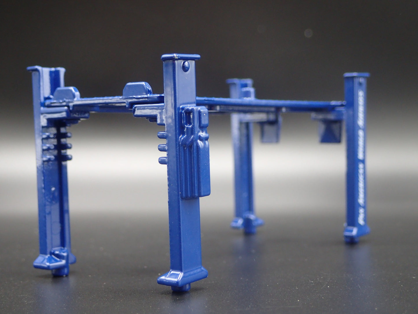 PAN AM 1:64 SCALE AUTO SHOP MECHANIC GARAGE 4 POST CAR LIFT DIORAMA MODEL PROP