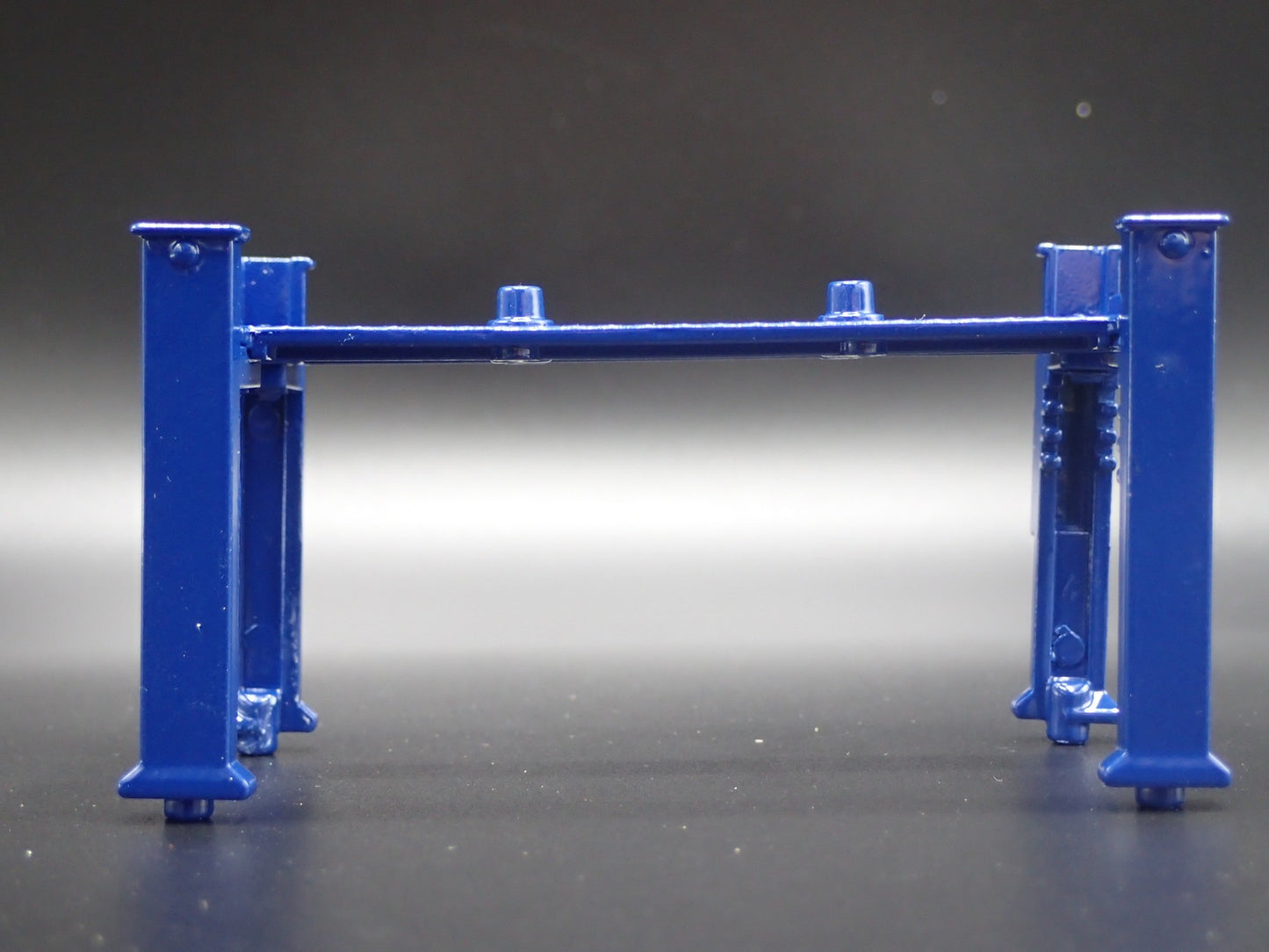 PAN AM 1:64 SCALE AUTO SHOP MECHANIC GARAGE 4 POST CAR LIFT DIORAMA MODEL PROP