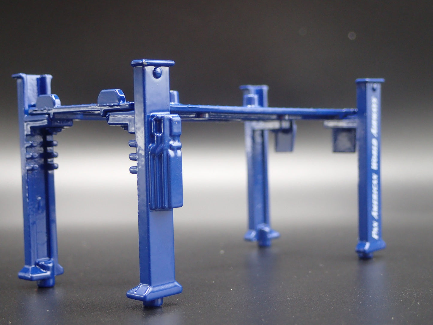 PAN AM 1:64 SCALE AUTO SHOP MECHANIC GARAGE 4 POST CAR LIFT DIORAMA MODEL PROP