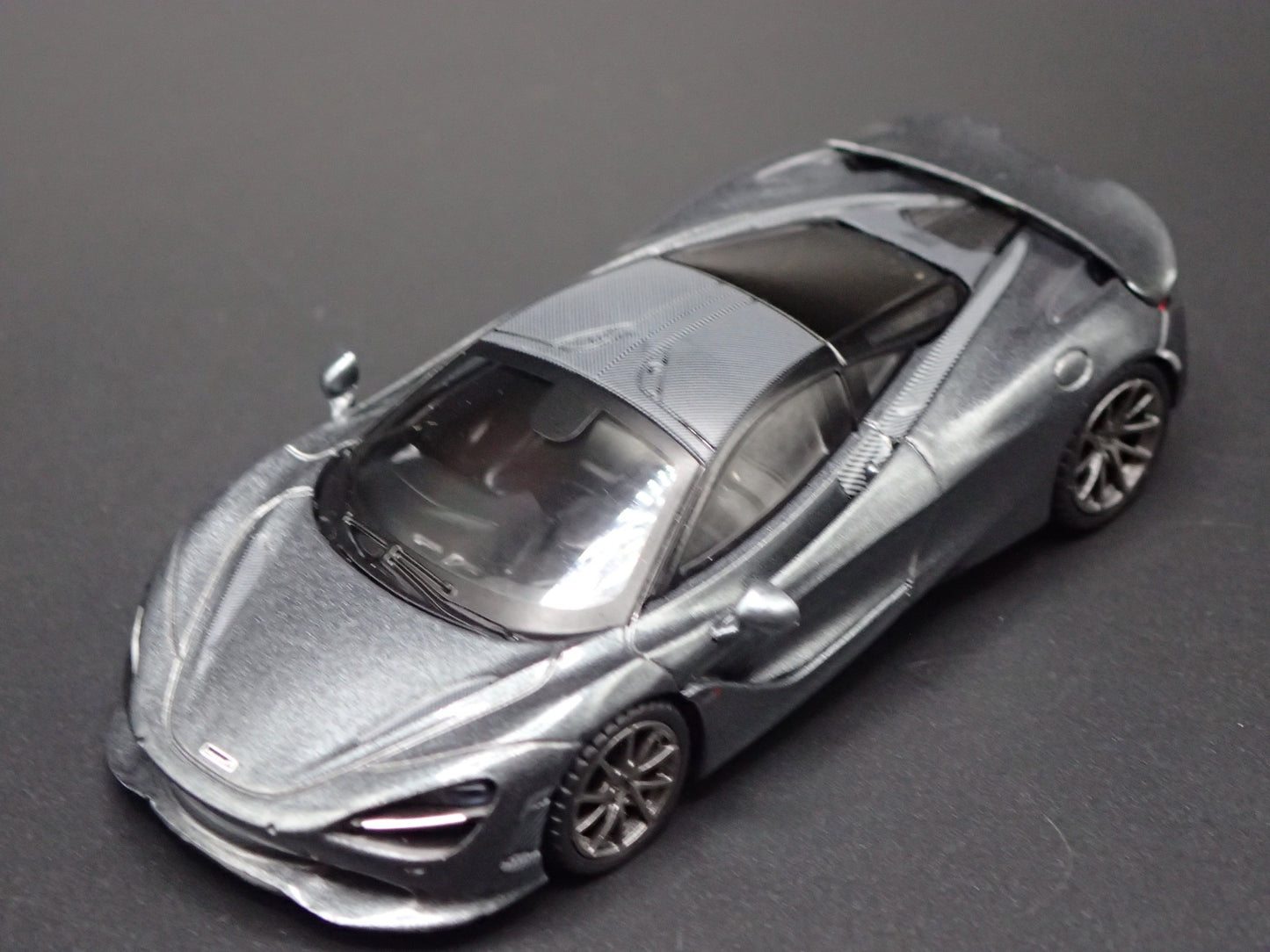 2023-2025 MCLAREN 750S SUPERCAR 1:64 SCALE COLLECTIBLE DIORAMA DIECAST MODEL CAR