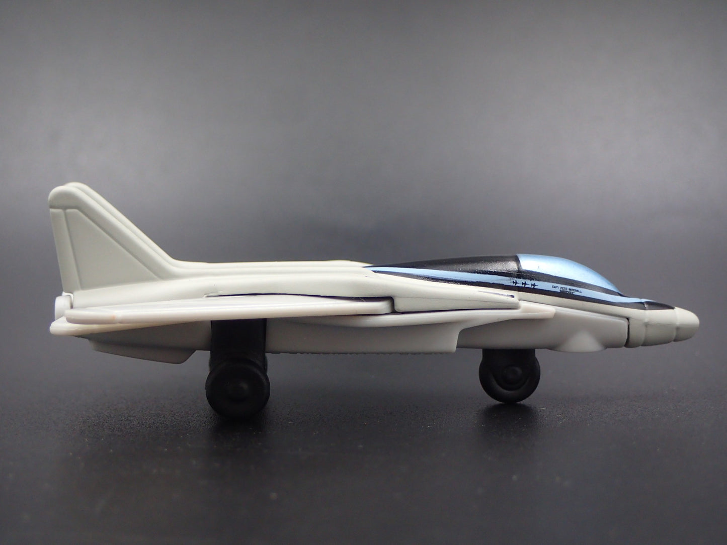 TOP GUN MAVERICK SWING WING PLANE MILITARY 1:64 MB SCALE DIORAMA DIECAST MODEL