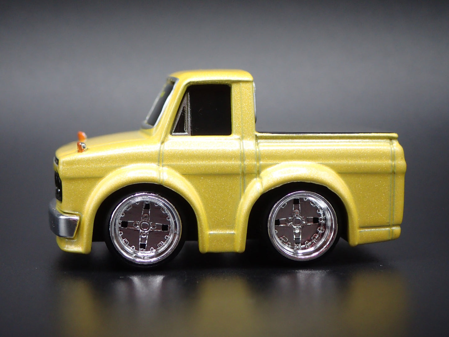 1968-1972 TOYOTA HI LUX PICKUP TRUCK CAR TUNED YEL 1/64 SCALE DIECAST MODEL CAR