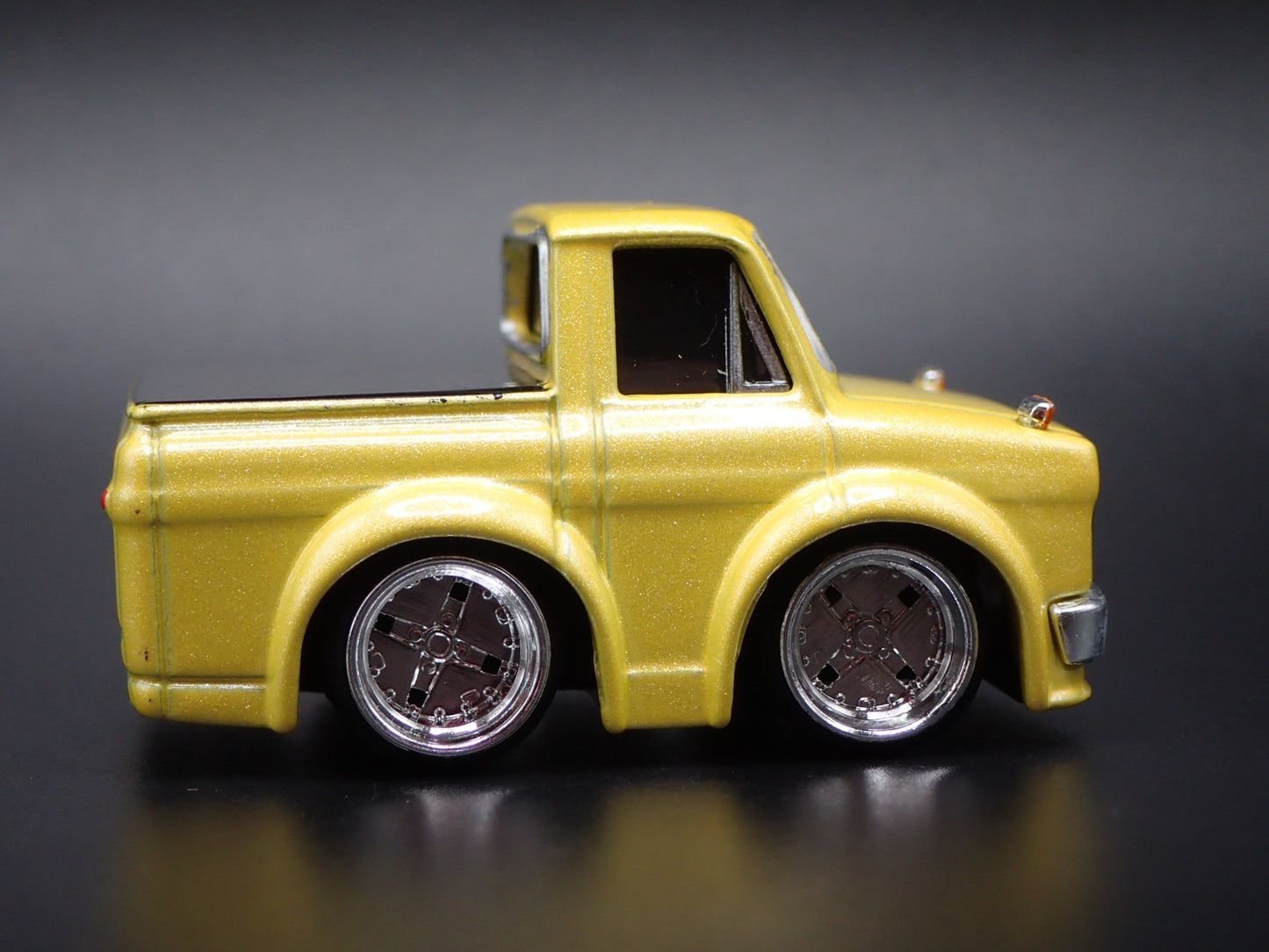 1968-1972 TOYOTA HI LUX PICKUP TRUCK CAR TUNED YEL 1/64 SCALE DIECAST MODEL CAR