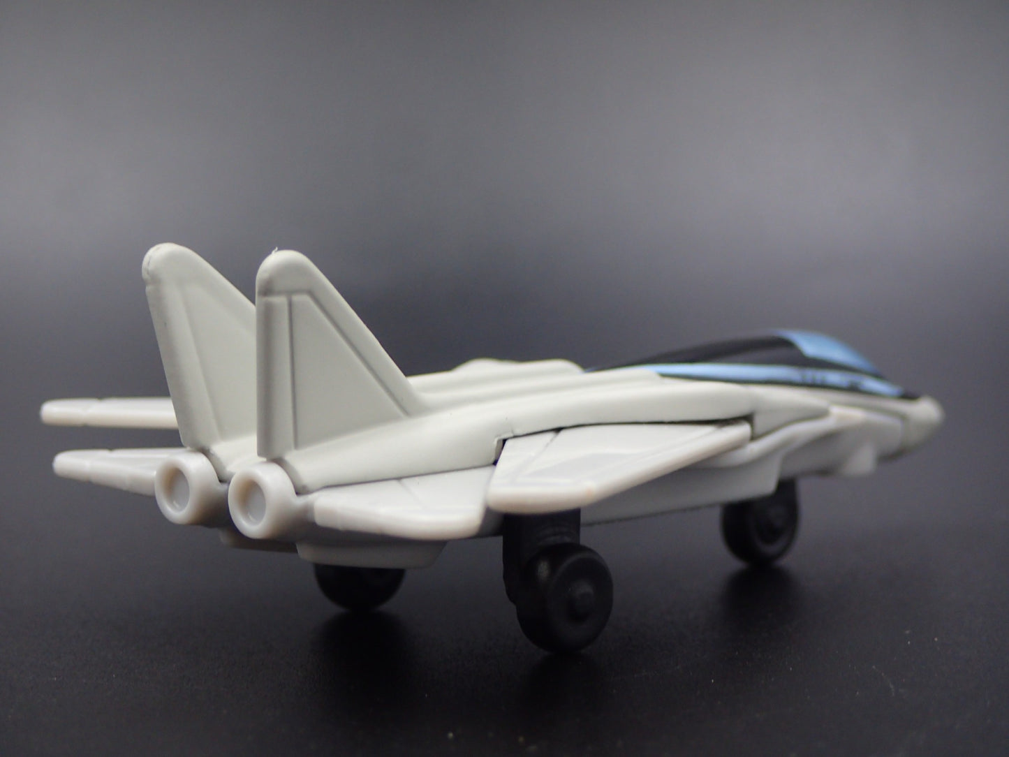 TOP GUN MAVERICK SWING WING PLANE MILITARY 1:64 MB SCALE DIORAMA DIECAST MODEL