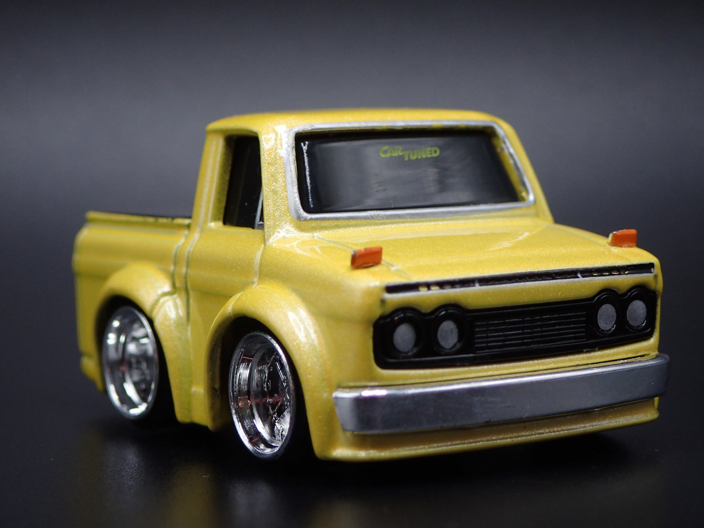1968-1972 TOYOTA HI LUX PICKUP TRUCK CAR TUNED YEL 1/64 SCALE DIECAST MODEL CAR