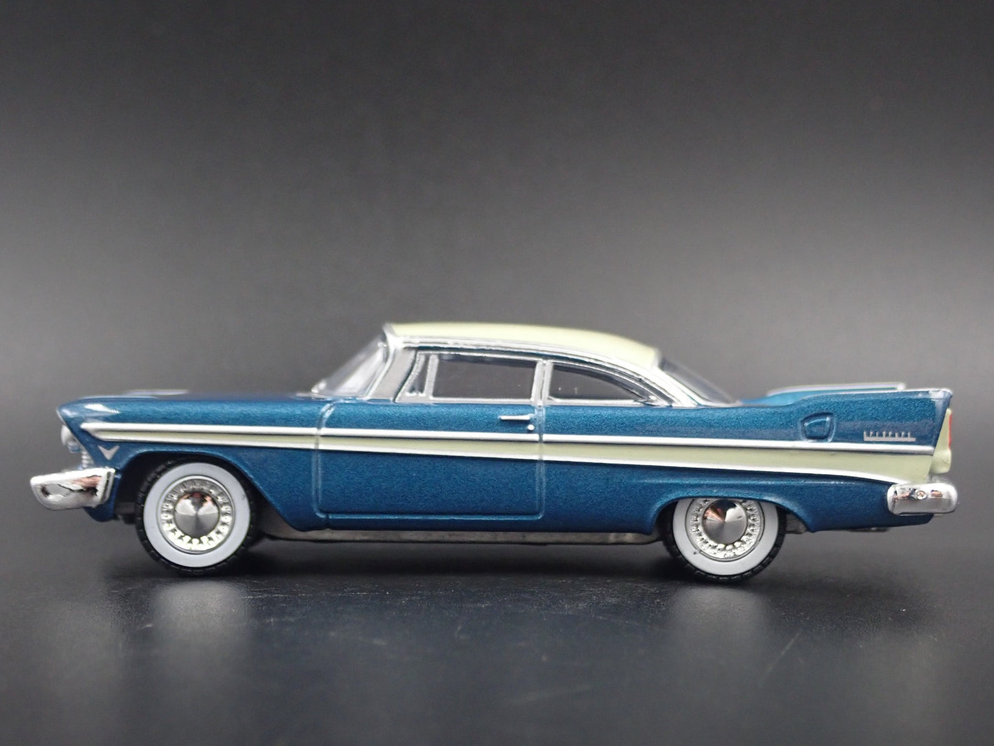 1957 57 PLYMOUTH BELVEDERE BLUE 1/64 SCALE COLLECTIBLE DIORAMA DIECAST MODEL CAR