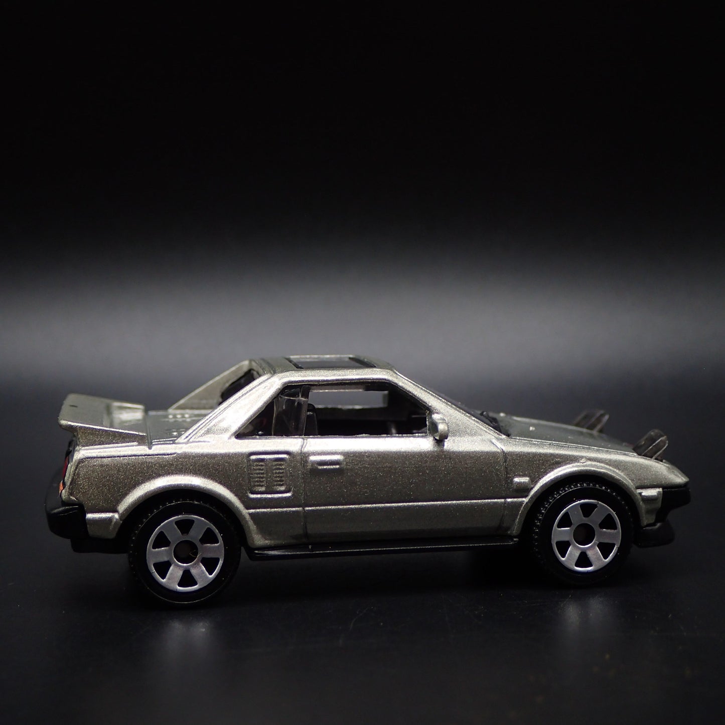 1984-1989 TOYOTA MR2 LIGHTS UP 1/64 SCALE COLLECTIBLE DIORAMA DIECAST MODEL CAR
