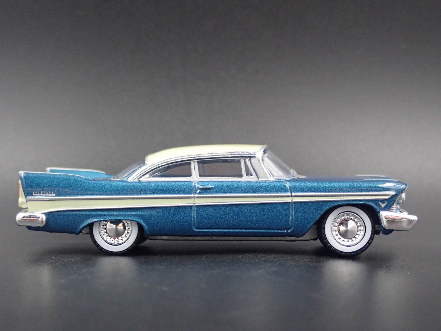 1957 57 PLYMOUTH BELVEDERE BLUE 1/64 SCALE COLLECTIBLE DIORAMA DIECAST MODEL CAR