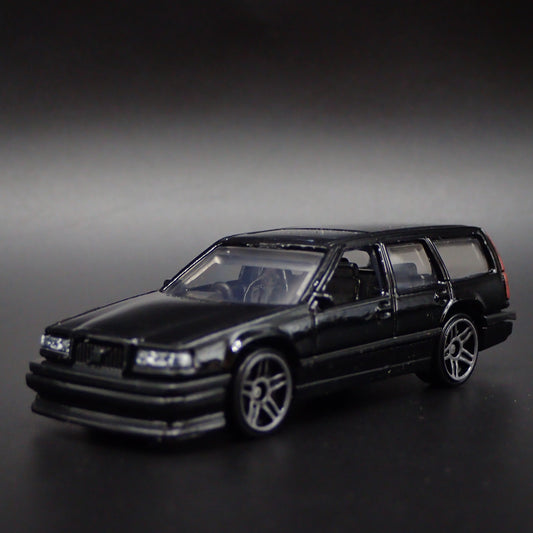 1993-1997 VOLVO 850 ESTATE STATION WAGON 1:64 SCALE DIORAMA DIECAST MODEL CAR