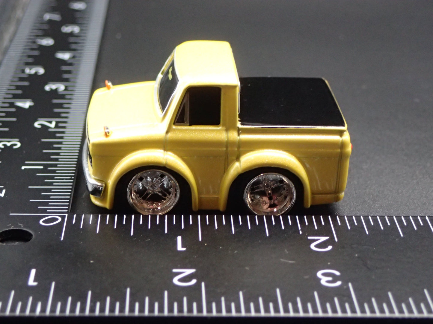 1968-1972 TOYOTA HI LUX PICKUP TRUCK CAR TUNED YEL 1/64 SCALE DIECAST MODEL CAR