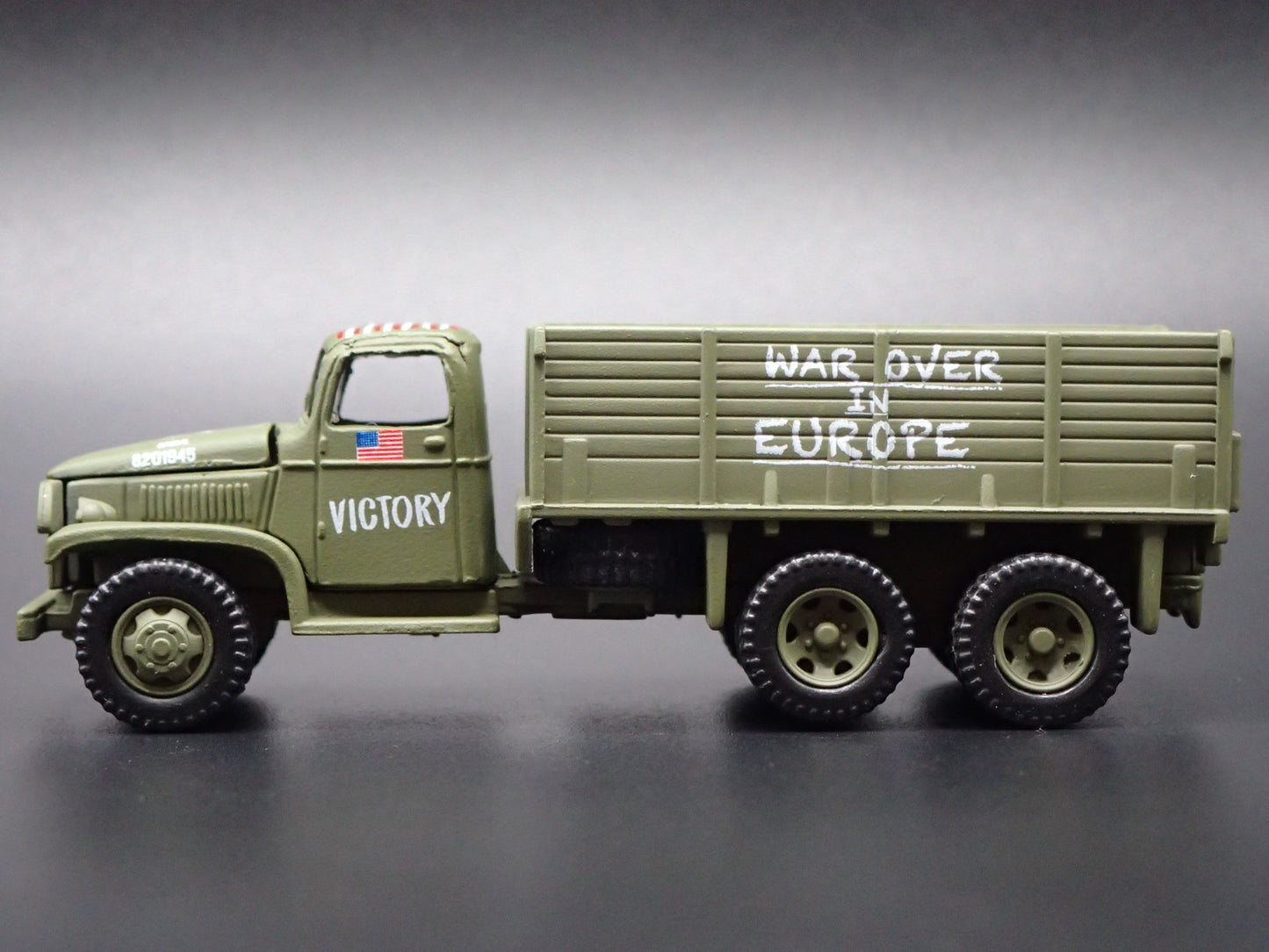 WWII GMC CCKW 2.5 TON 6X6 TRUCK MILITARY V-E DAY 1:87 SCALE DIECAST MODEL CAR