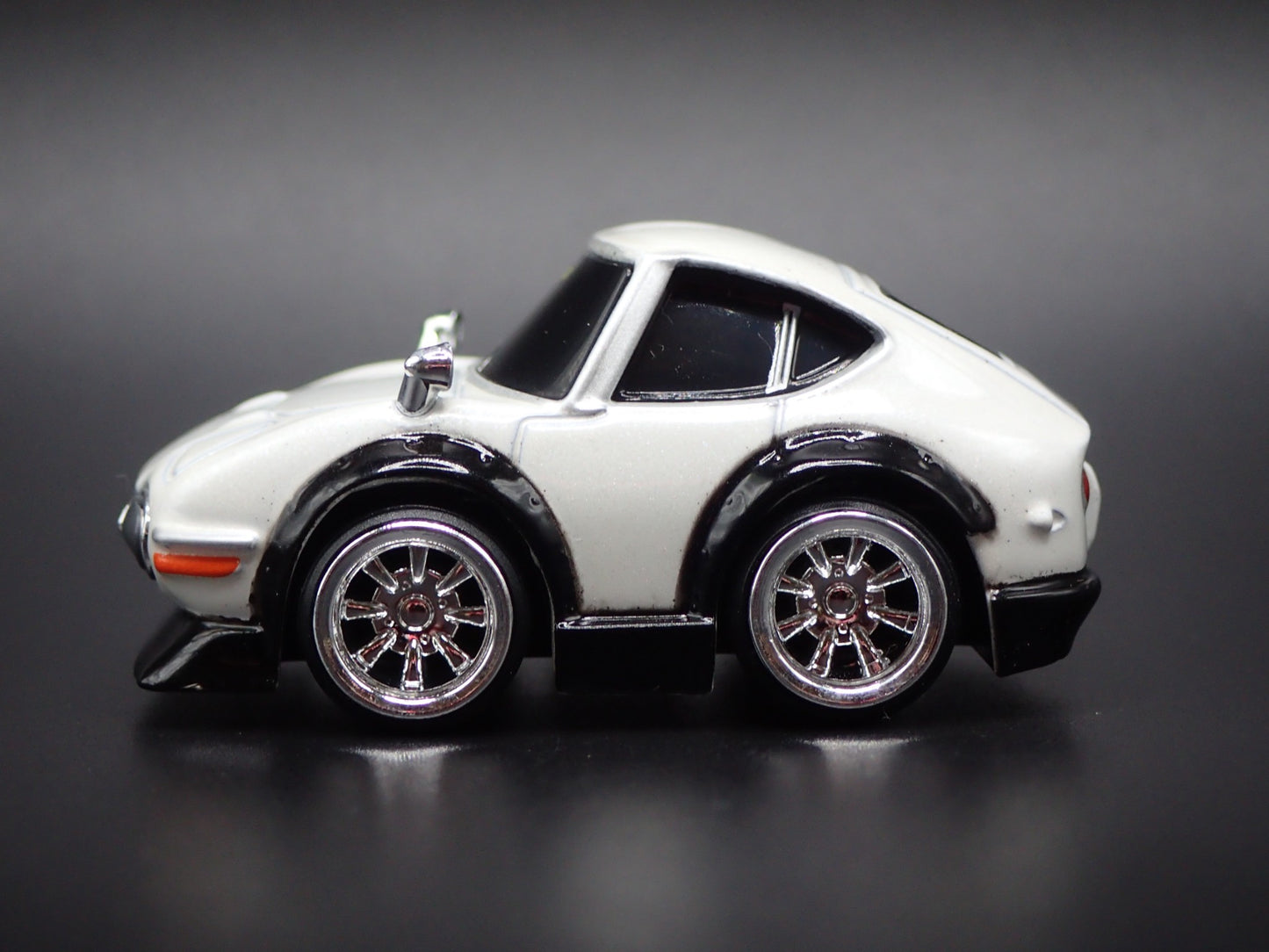 1967-1970 TOYOTA 2000GT TUNED JDM WHITE 1/64 SCALE COLLECITBLE DIECAST MODEL CAR