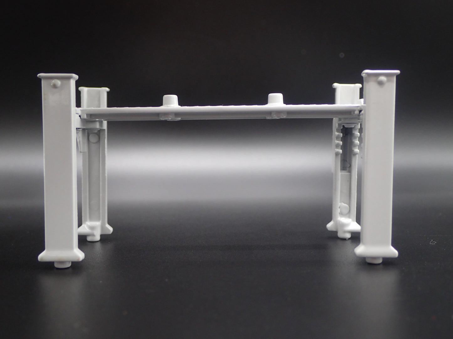 COMPETITION CAMS 1:64 SCALE AUTO SHOP MECHANIC GARAGE 4 POST CAR LIFT MODEL PROP