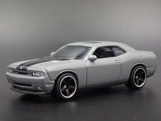 2008-2023 DODGE CHALLENGER SRT8 1/64 SCALE COLLECTIBLE DIORAMA DIECAST MODEL CAR