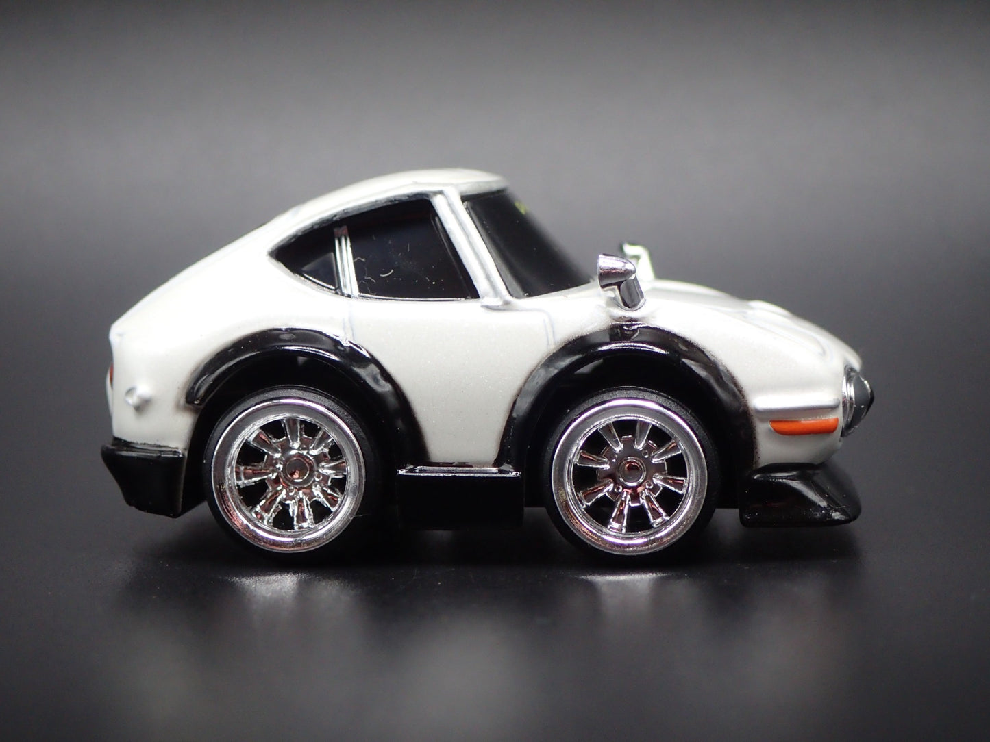 1967-1970 TOYOTA 2000GT TUNED JDM WHITE 1/64 SCALE COLLECITBLE DIECAST MODEL CAR