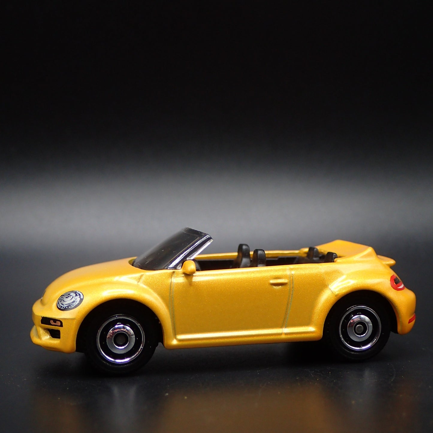 2011-2019 VW VOLKSWAGEN BEETLE BUG CONVERTIBLE RARE 1:64 SCALE DIECAST MODEL CAR