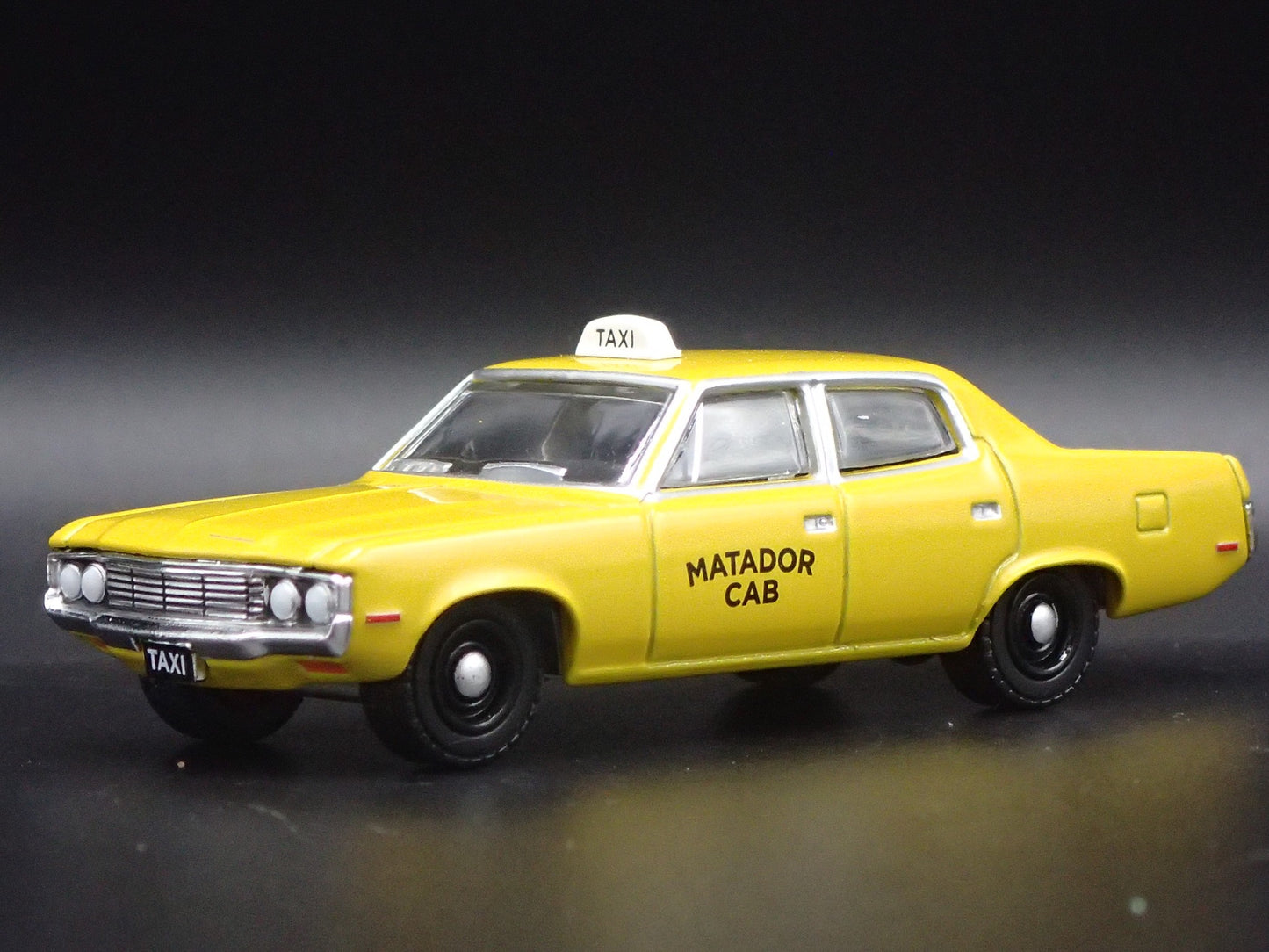 1972 72 AMC MATADOR TAXI CAB 1:64 SCALE COLLECTIBLE DIORAMA DIECAST MODEL CAR