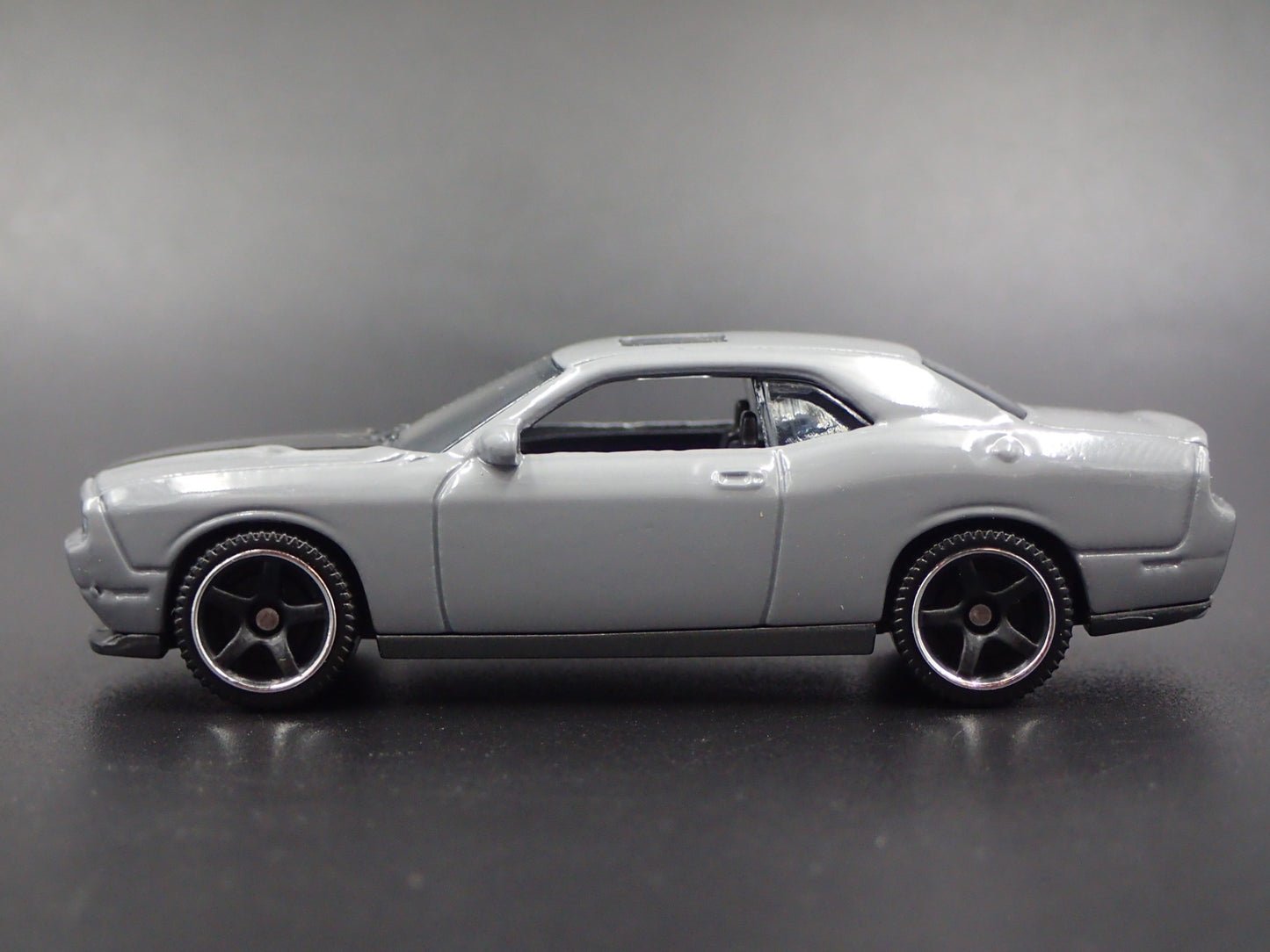 2008-2023 DODGE CHALLENGER SRT8 1/64 SCALE COLLECTIBLE DIORAMA DIECAST MODEL CAR