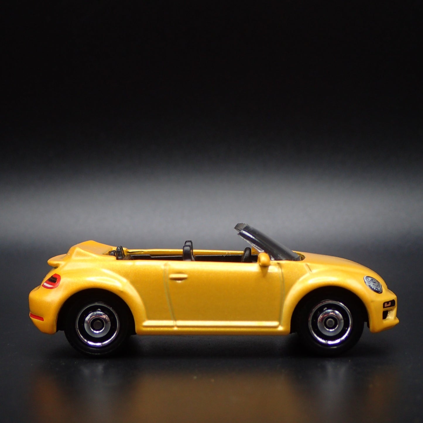 2011-2019 VW VOLKSWAGEN BEETLE BUG CONVERTIBLE RARE 1:64 SCALE DIECAST MODEL CAR