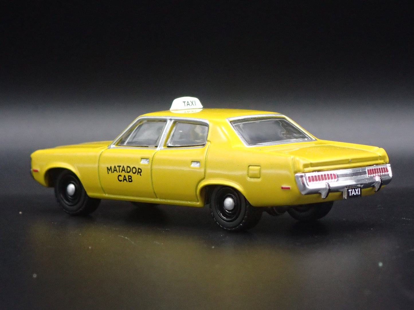 1972 72 AMC MATADOR TAXI CAB 1:64 SCALE COLLECTIBLE DIORAMA DIECAST MODEL CAR