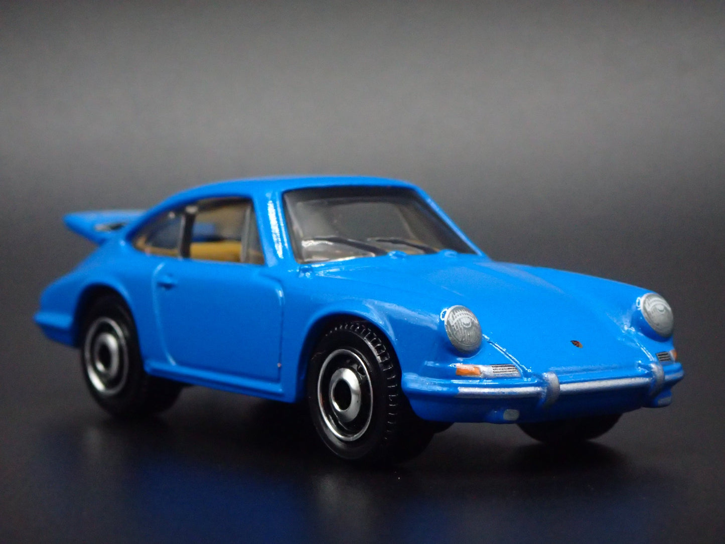 1963-1964 PORSCHE 911 BLUE 1:64 SCALE COLLECTIBLE DIORAMA DIECAST MODEL CAR