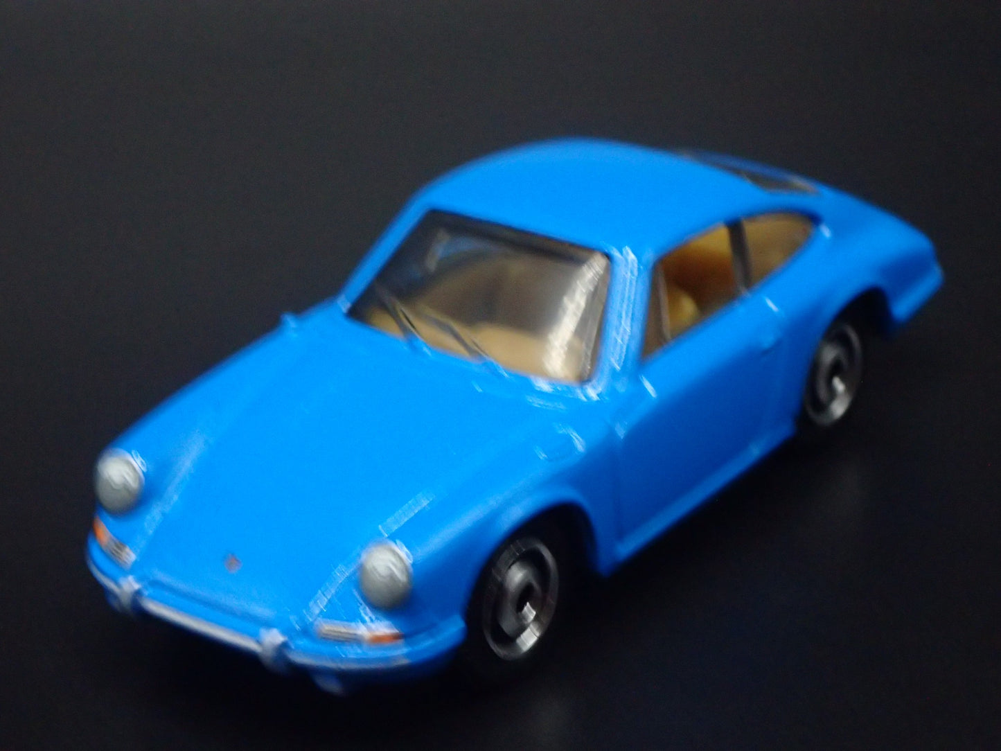 1963-1964 PORSCHE 911 BLUE 1:64 SCALE COLLECTIBLE DIORAMA DIECAST MODEL CAR