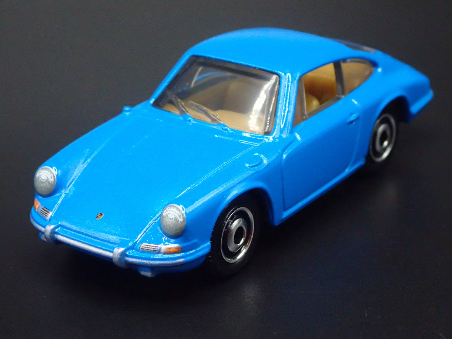 1963-1964 PORSCHE 911 BLUE 1:64 SCALE COLLECTIBLE DIORAMA DIECAST MODEL CAR